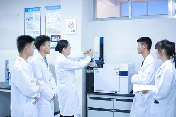 高质发展，争创一流 走进云南医药健康职业学院药学系与医学研究试验发展